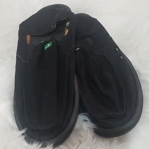 Sanuk Men's all black slip ons canvas 7 new